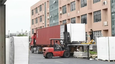Conas a Chuidíonn Bileoga Fiberglass Costais Chothabhála i dTionscadail Thionscail a Laghdú